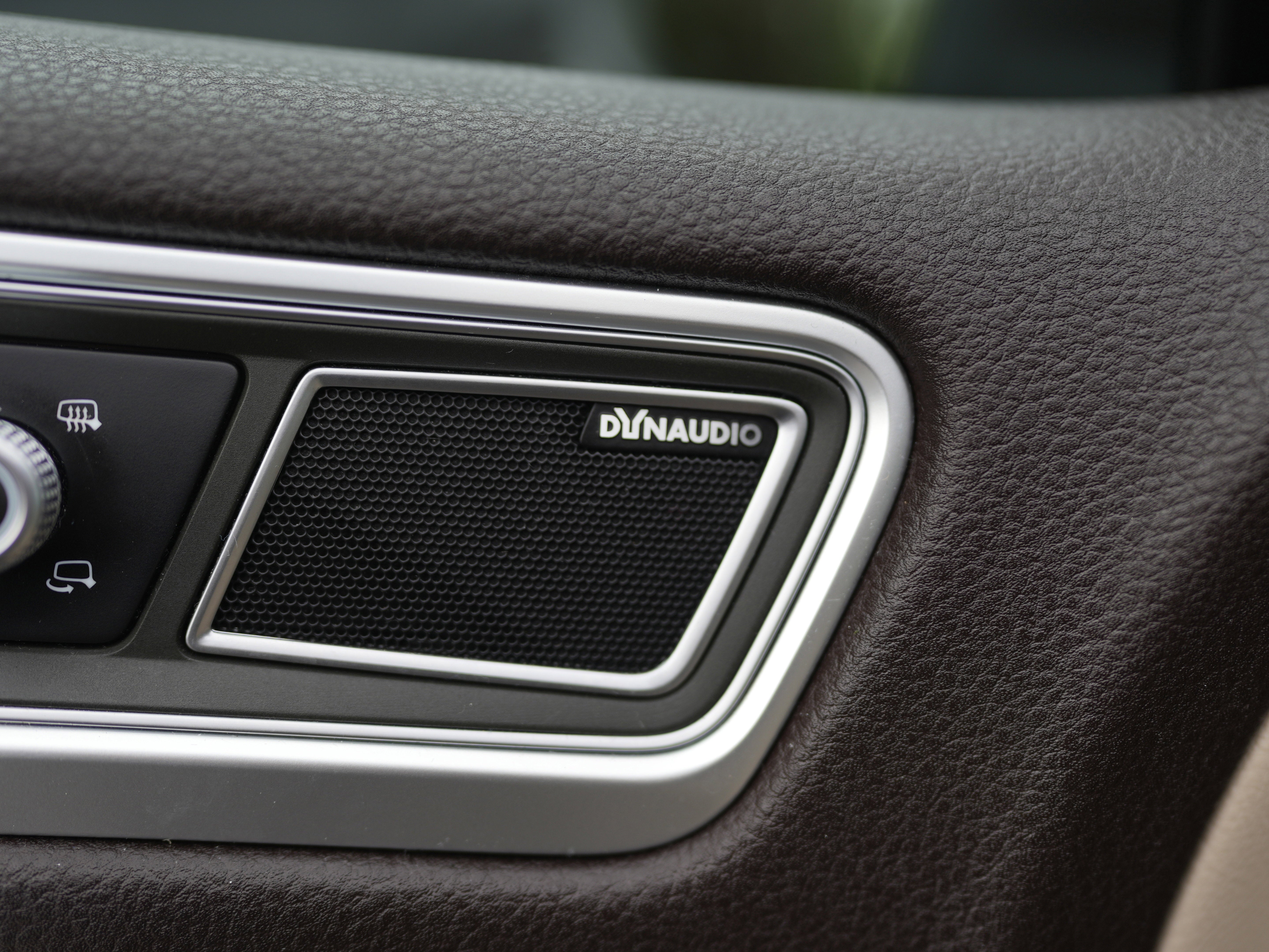 2015 Volkswagen Touareg Sport w/Technology