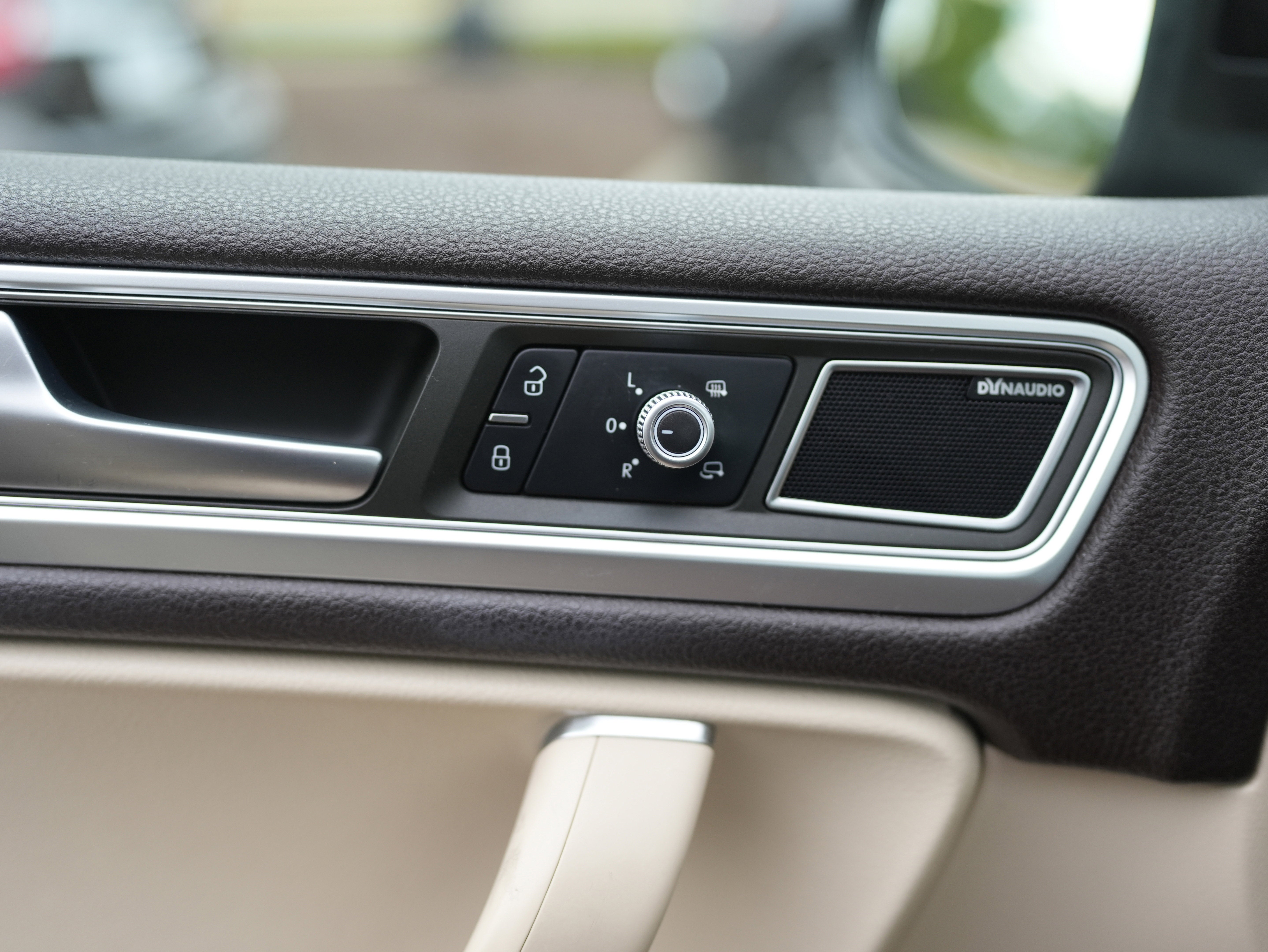 2015 Volkswagen Touareg Sport w/Technology