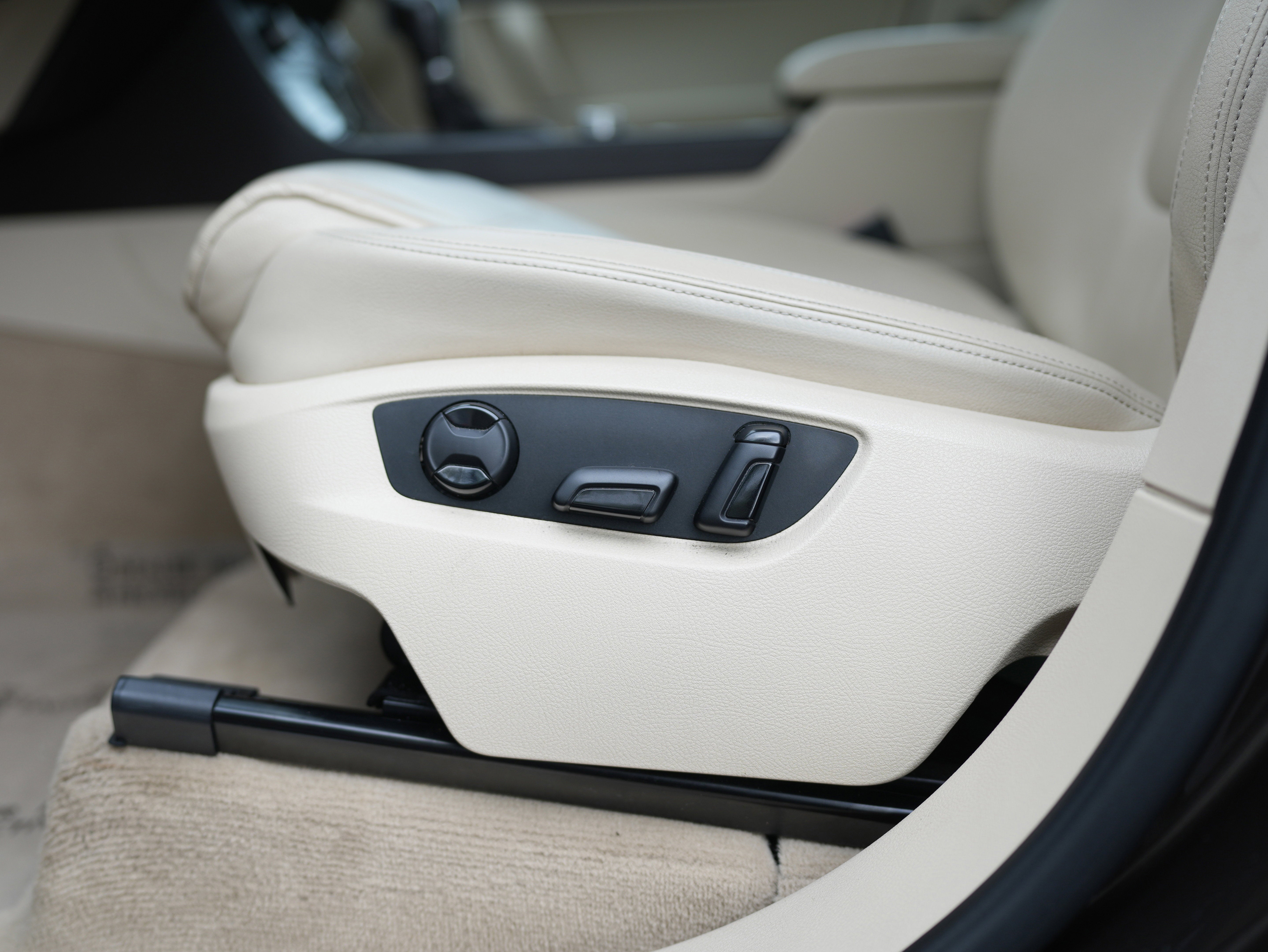 2015 Volkswagen Touareg Sport w/Technology