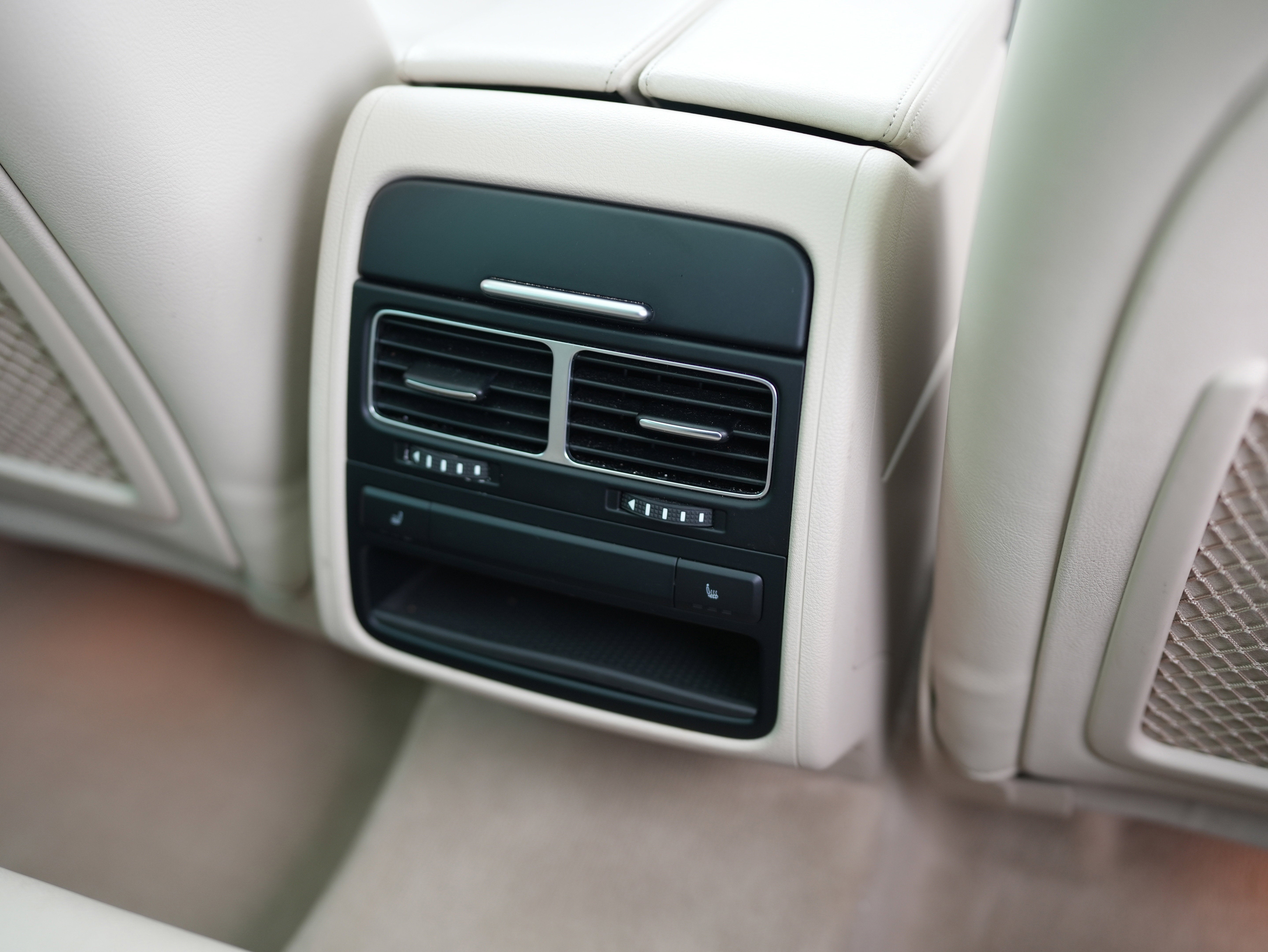 2015 Volkswagen Touareg Sport w/Technology