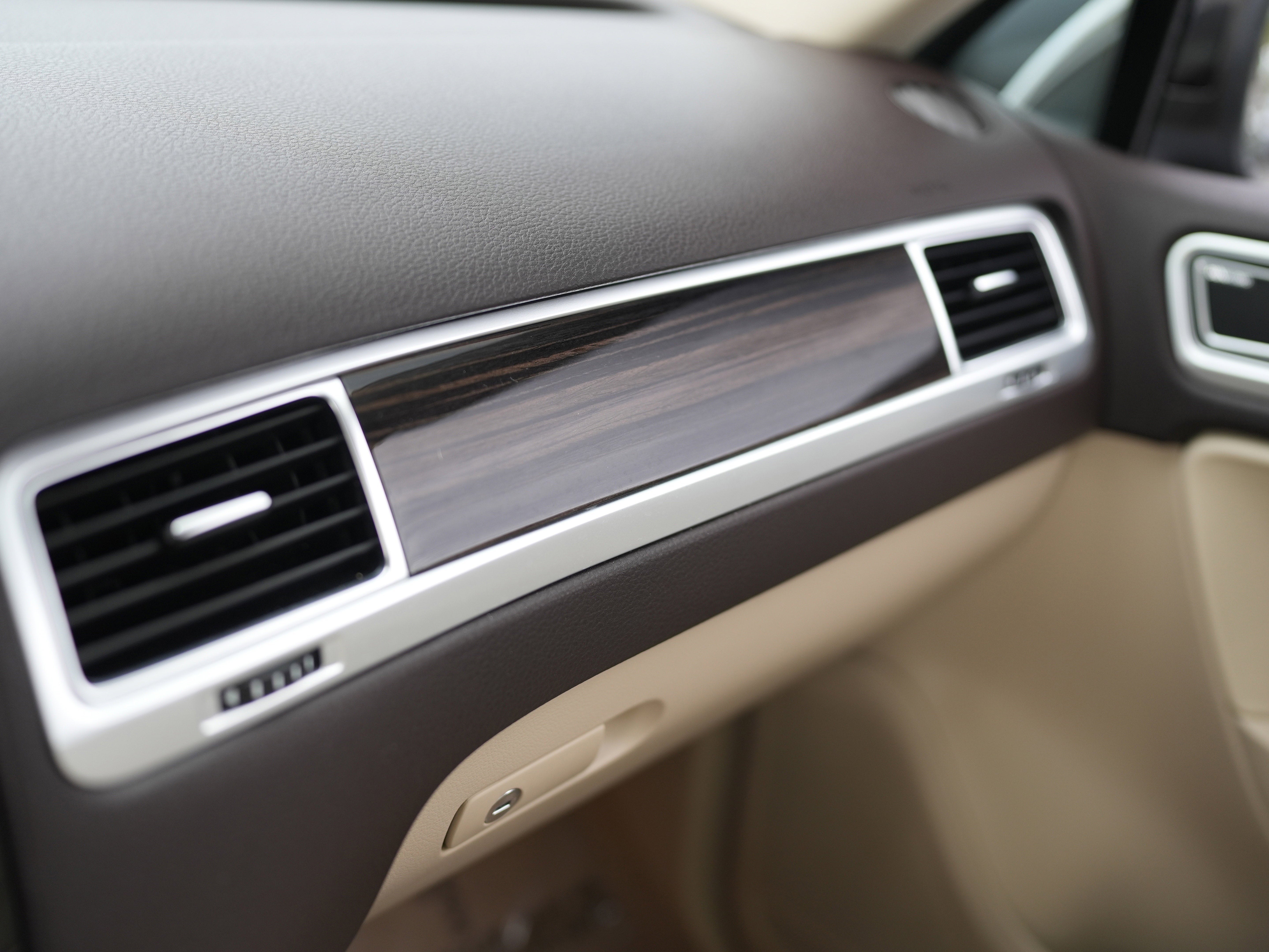 2015 Volkswagen Touareg Sport w/Technology