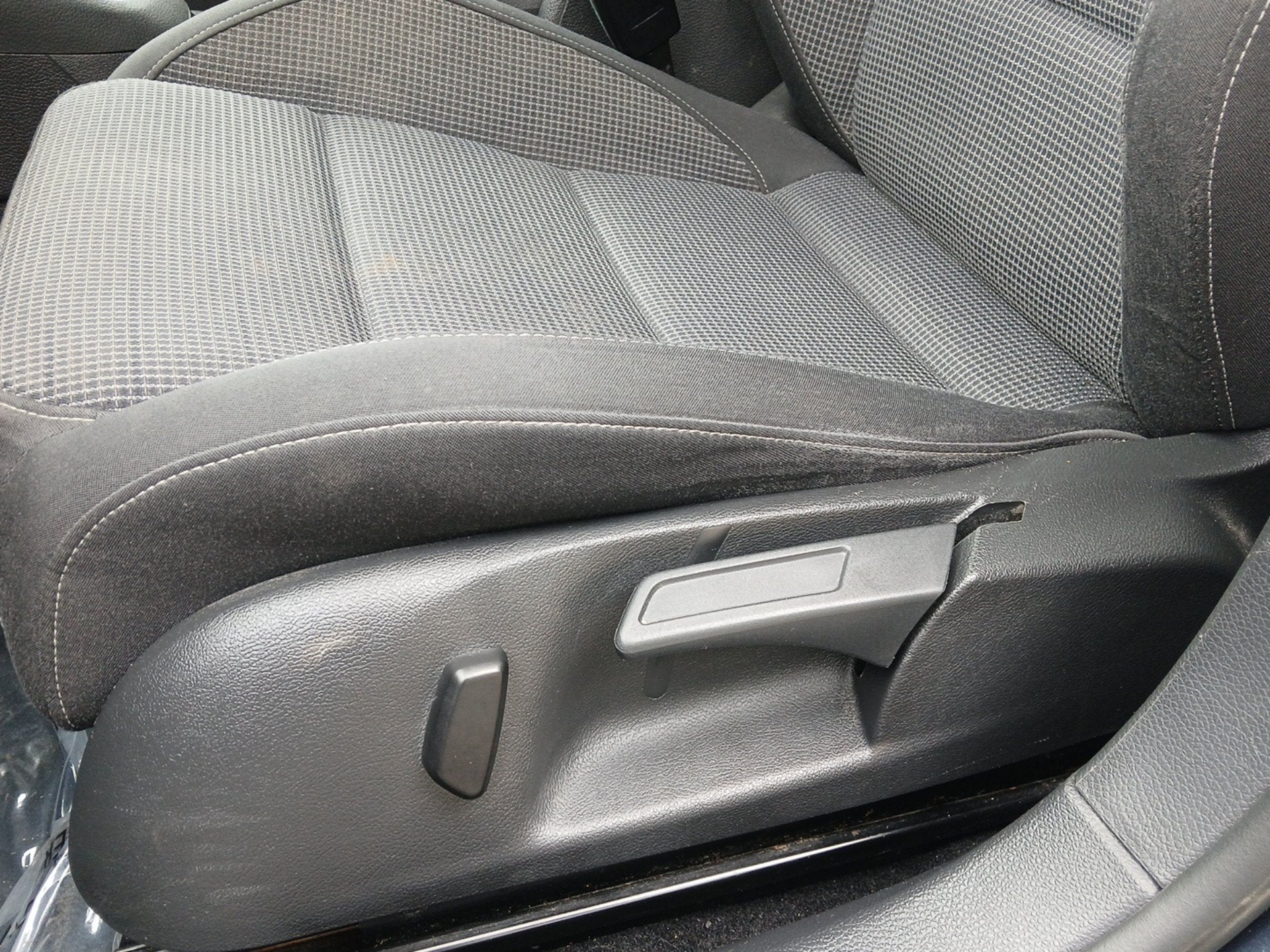 2012 Volkswagen Golf 2.5L 4-Door