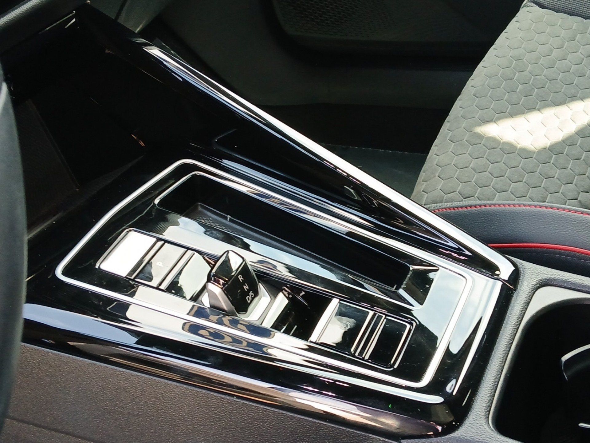 2025 Volkswagen Golf GTI SE
