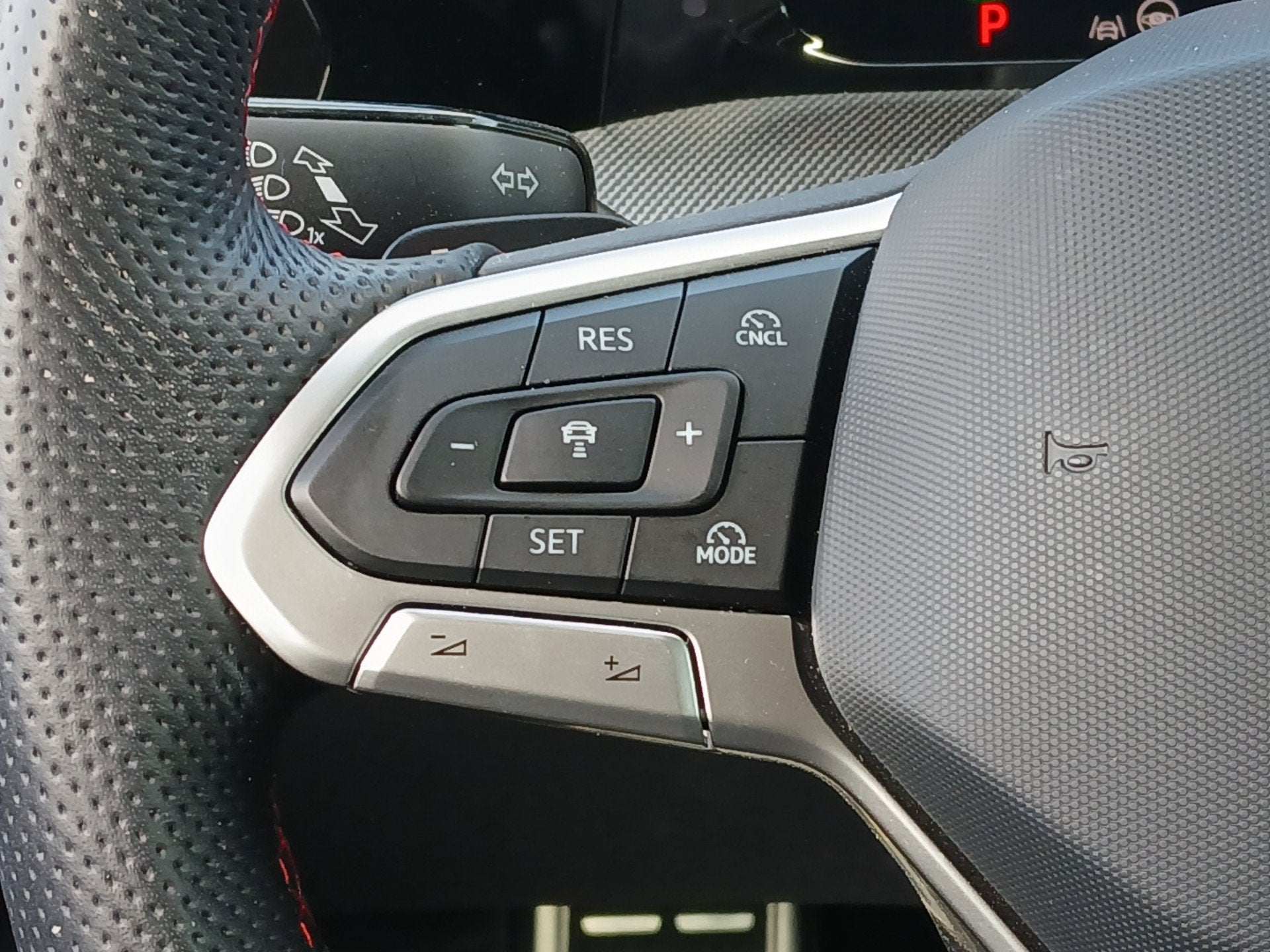 2025 Volkswagen Golf GTI SE