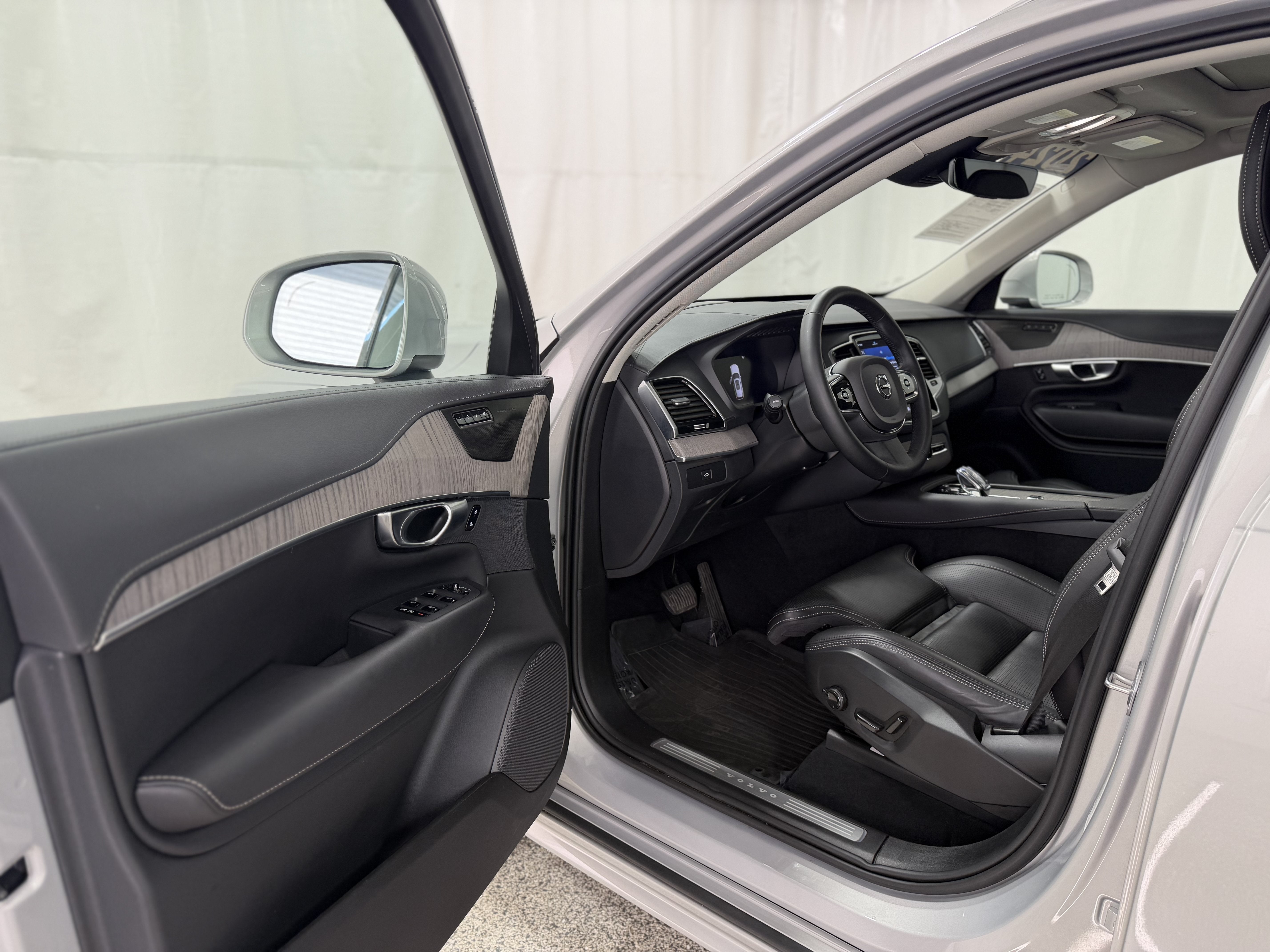 2024 Volvo XC90 B6 Ultimate Bright Theme 6-Seater