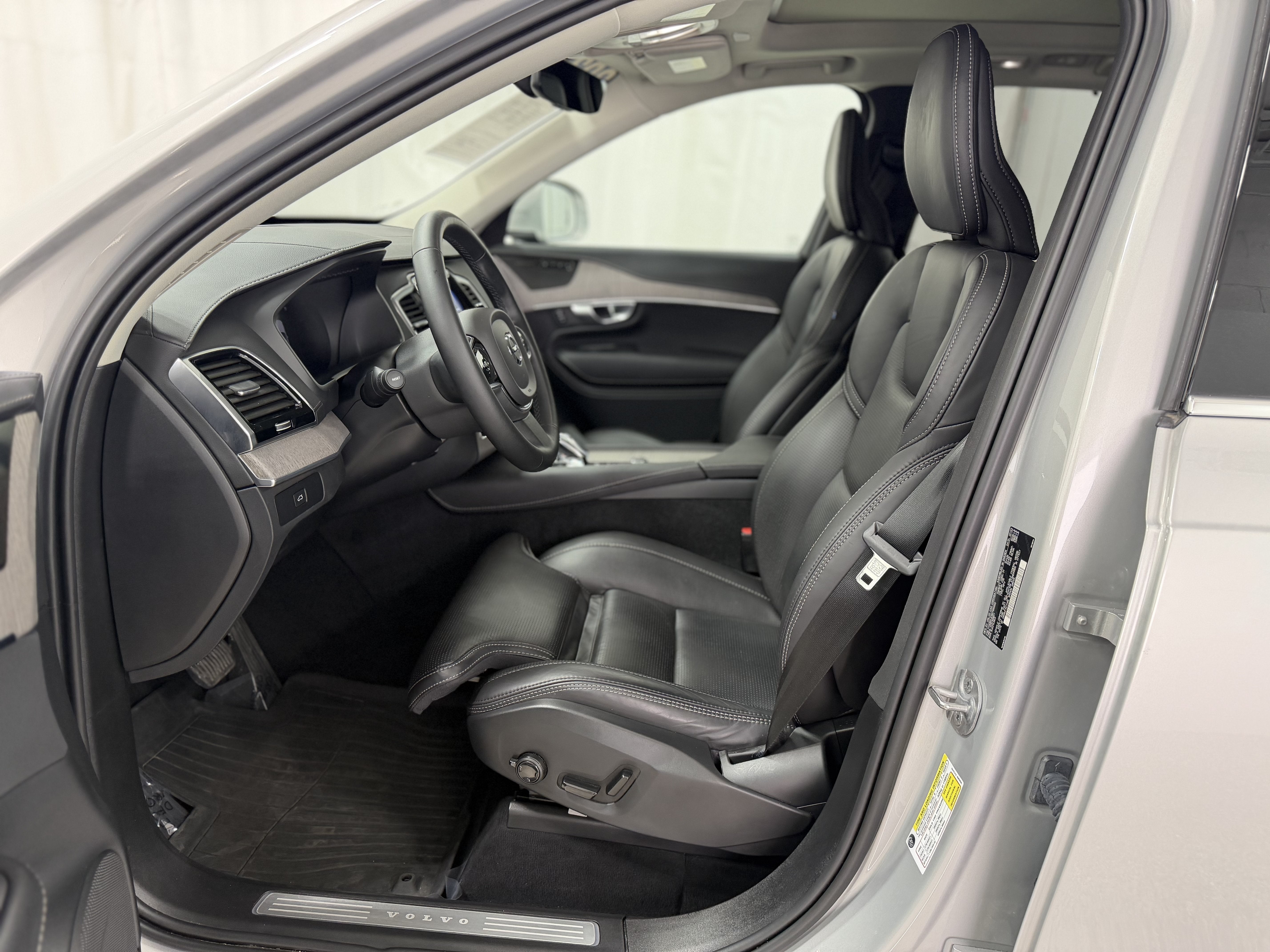 2024 Volvo XC90 B6 Ultimate Bright Theme 6-Seater