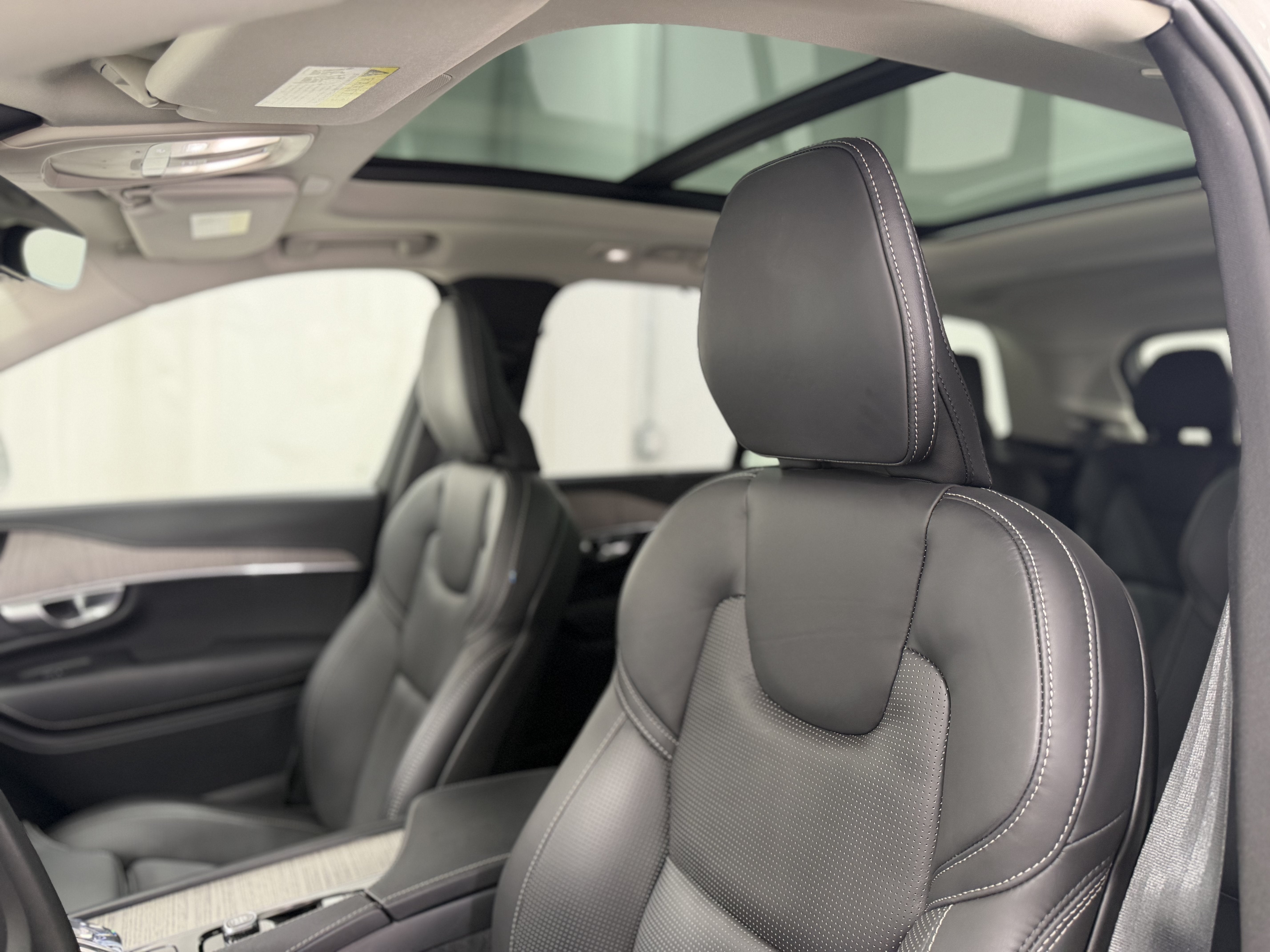 2024 Volvo XC90 B6 Ultimate Bright Theme 6-Seater