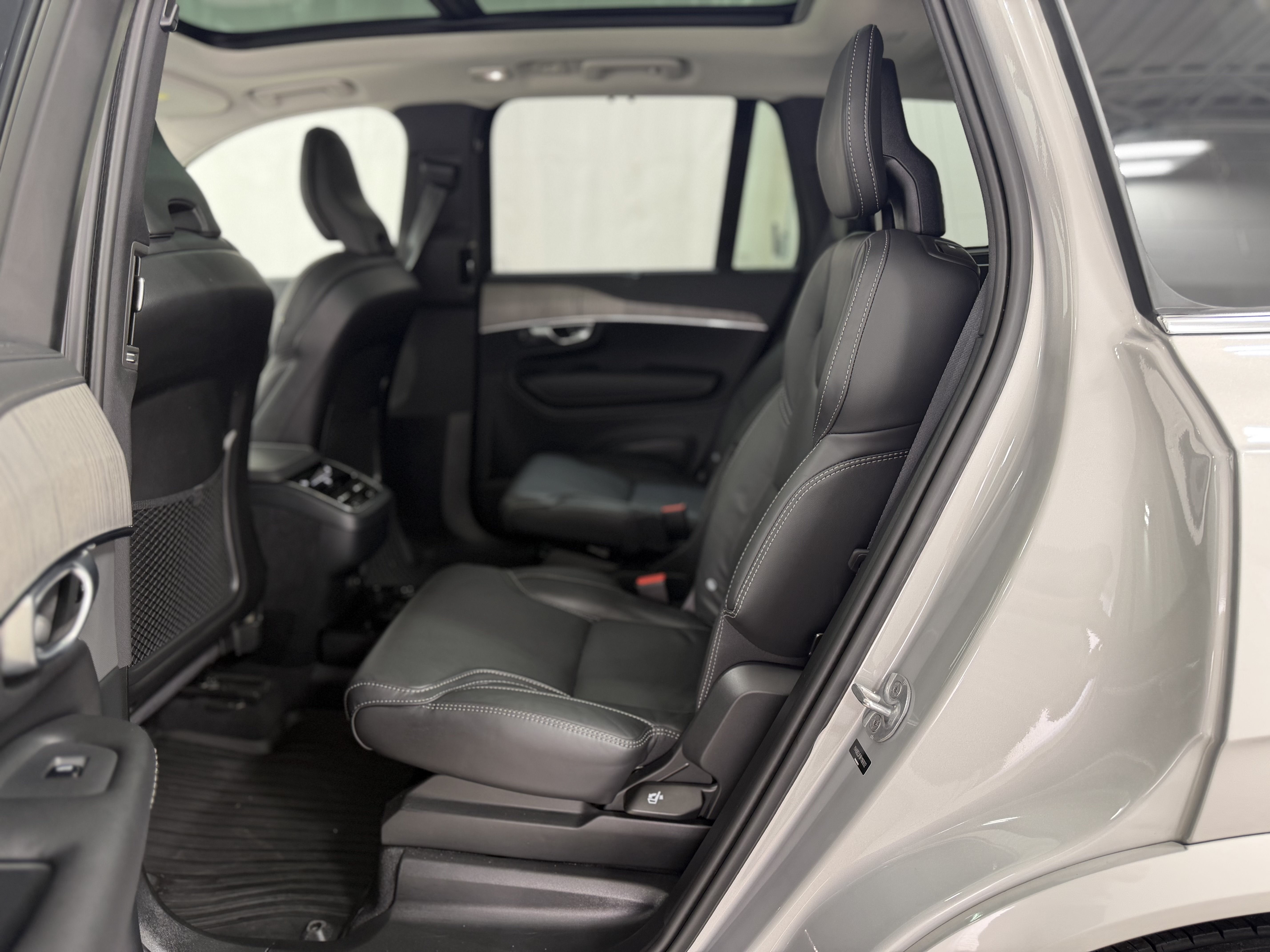 2024 Volvo XC90 B6 Ultimate Bright Theme 6-Seater