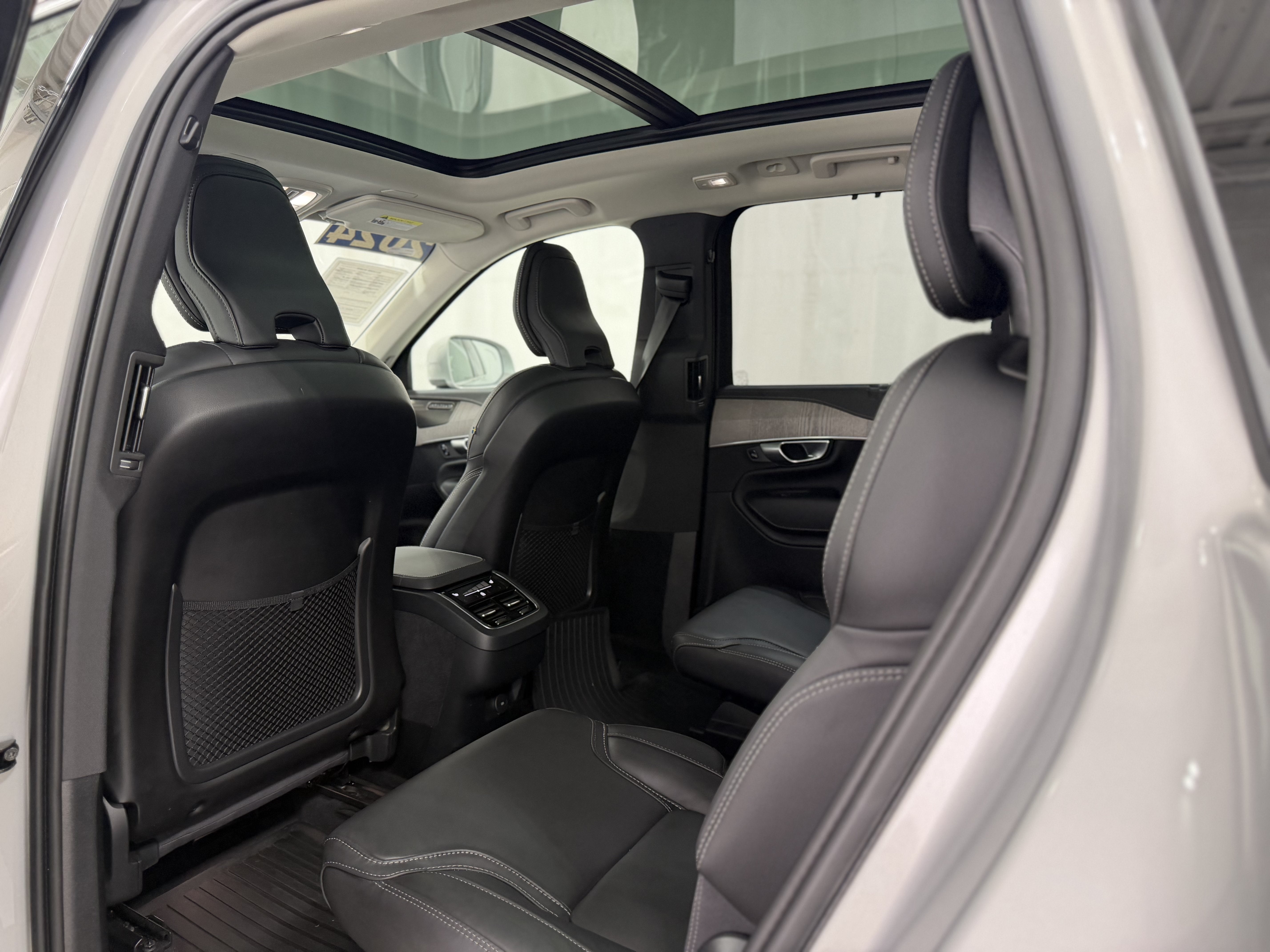 2024 Volvo XC90 B6 Ultimate Bright Theme 6-Seater
