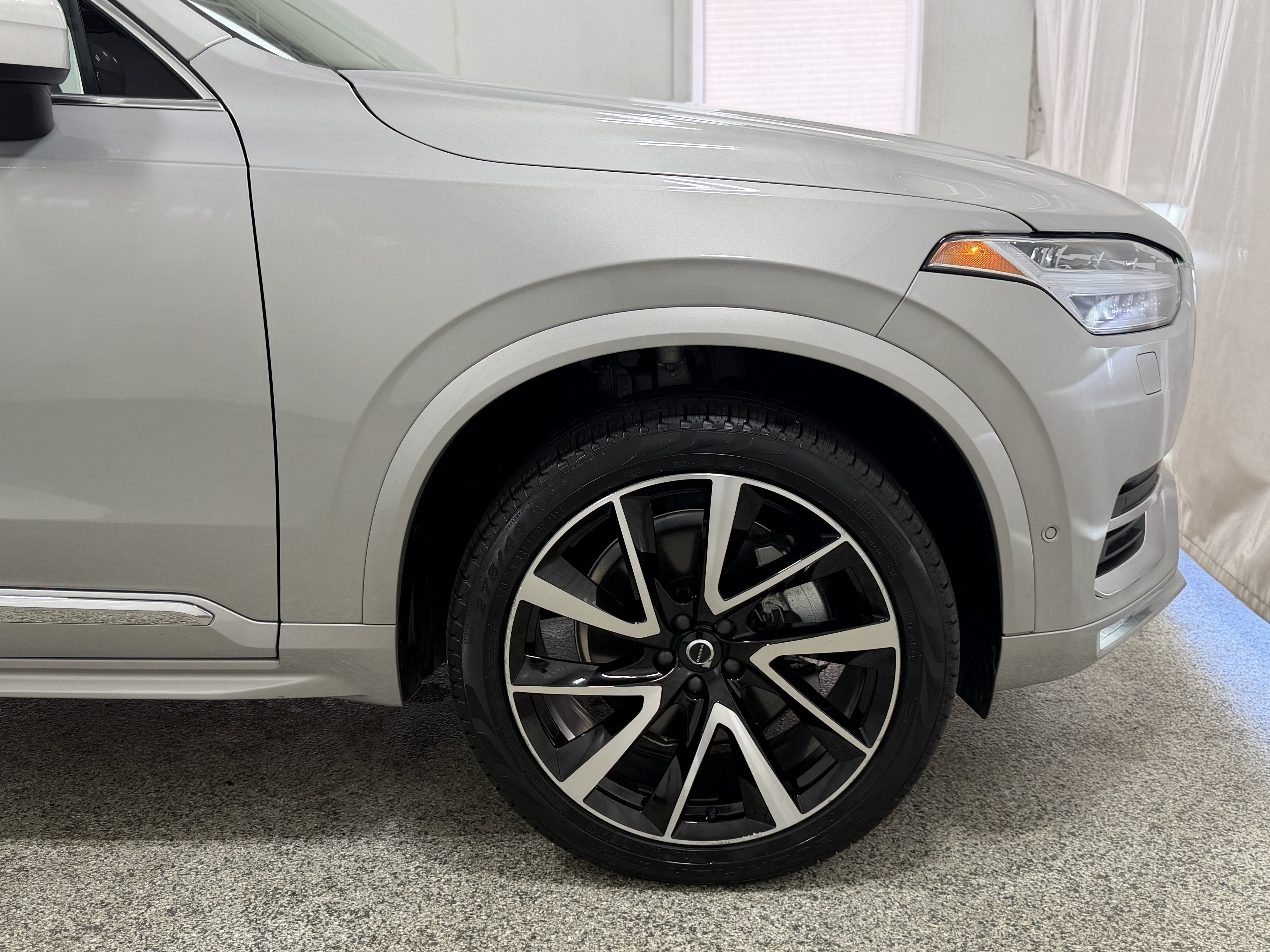 2024 Volvo XC90 B6 Ultimate Bright Theme 6-Seater