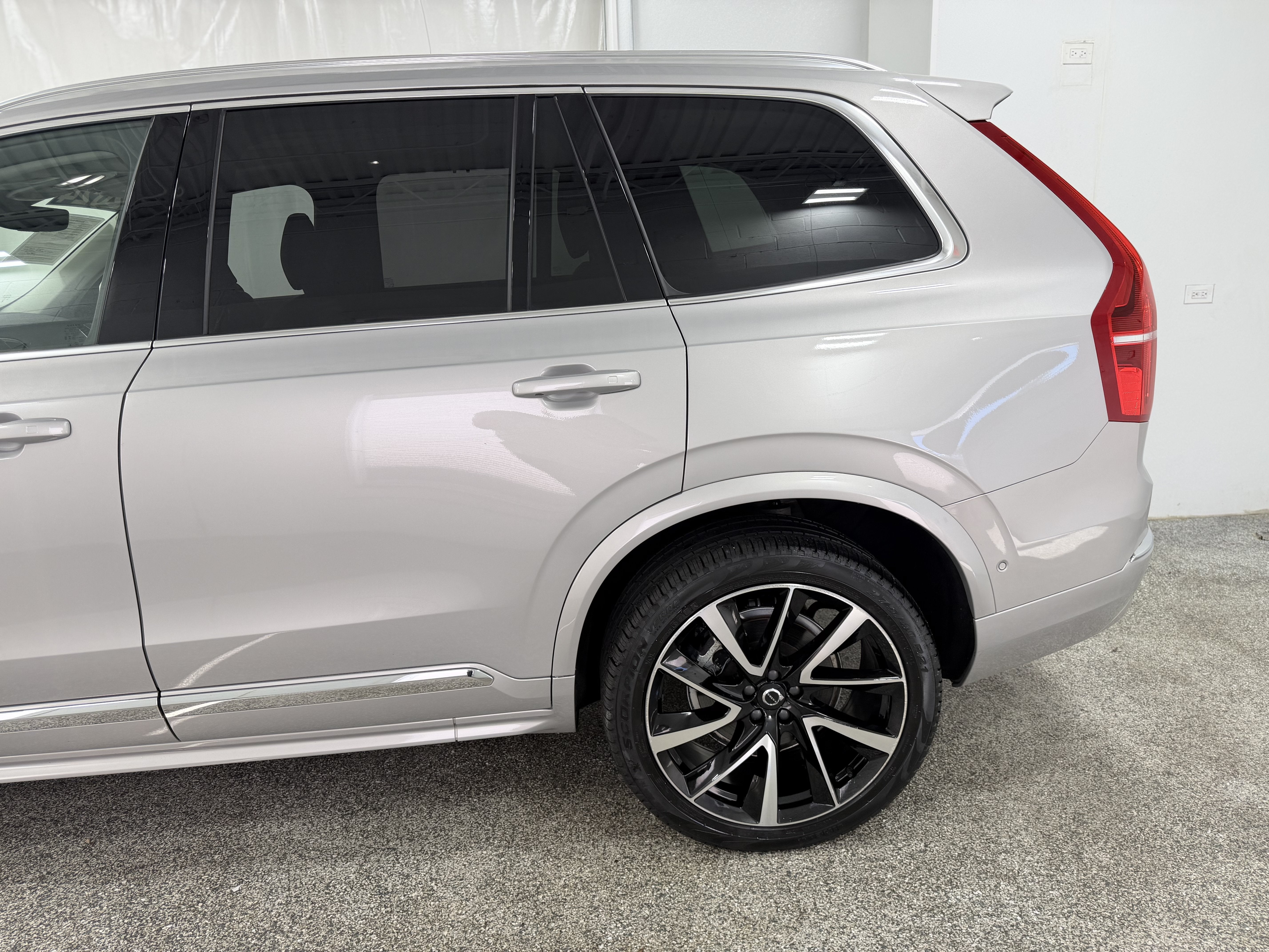 2024 Volvo XC90 B6 Ultimate Bright Theme 6-Seater