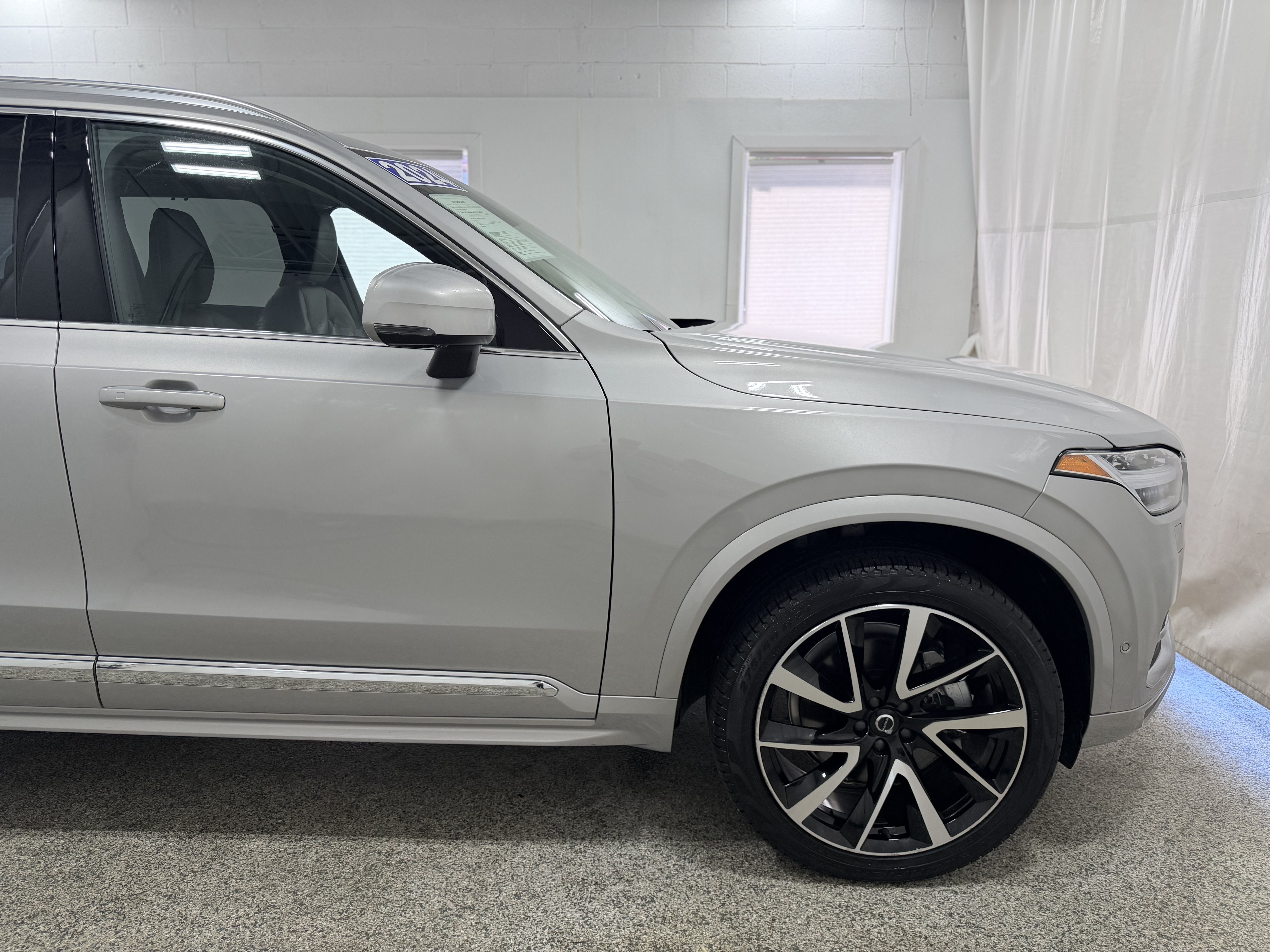 2024 Volvo XC90 B6 Ultimate Bright Theme 6-Seater