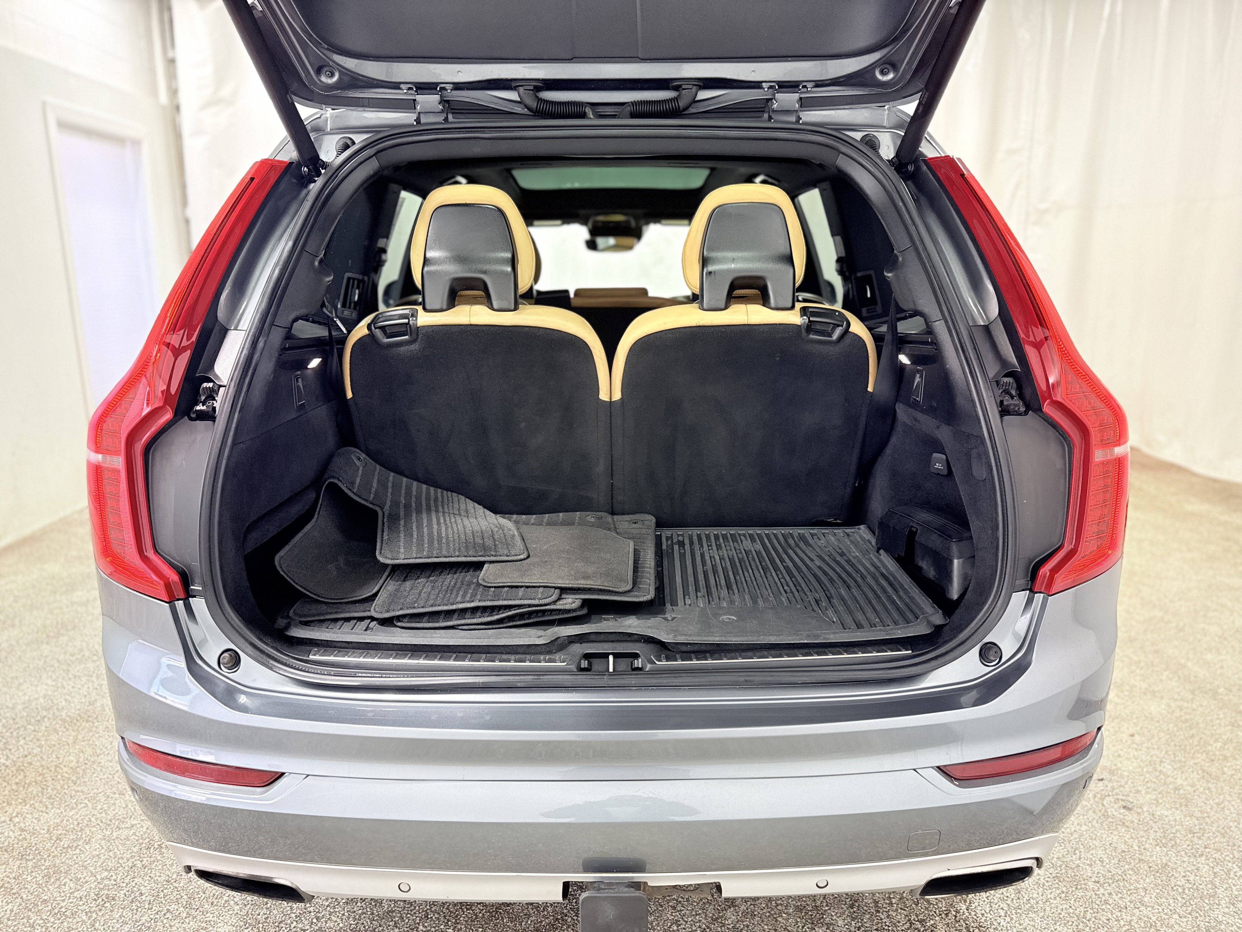 2017 Volvo XC90 Momentum