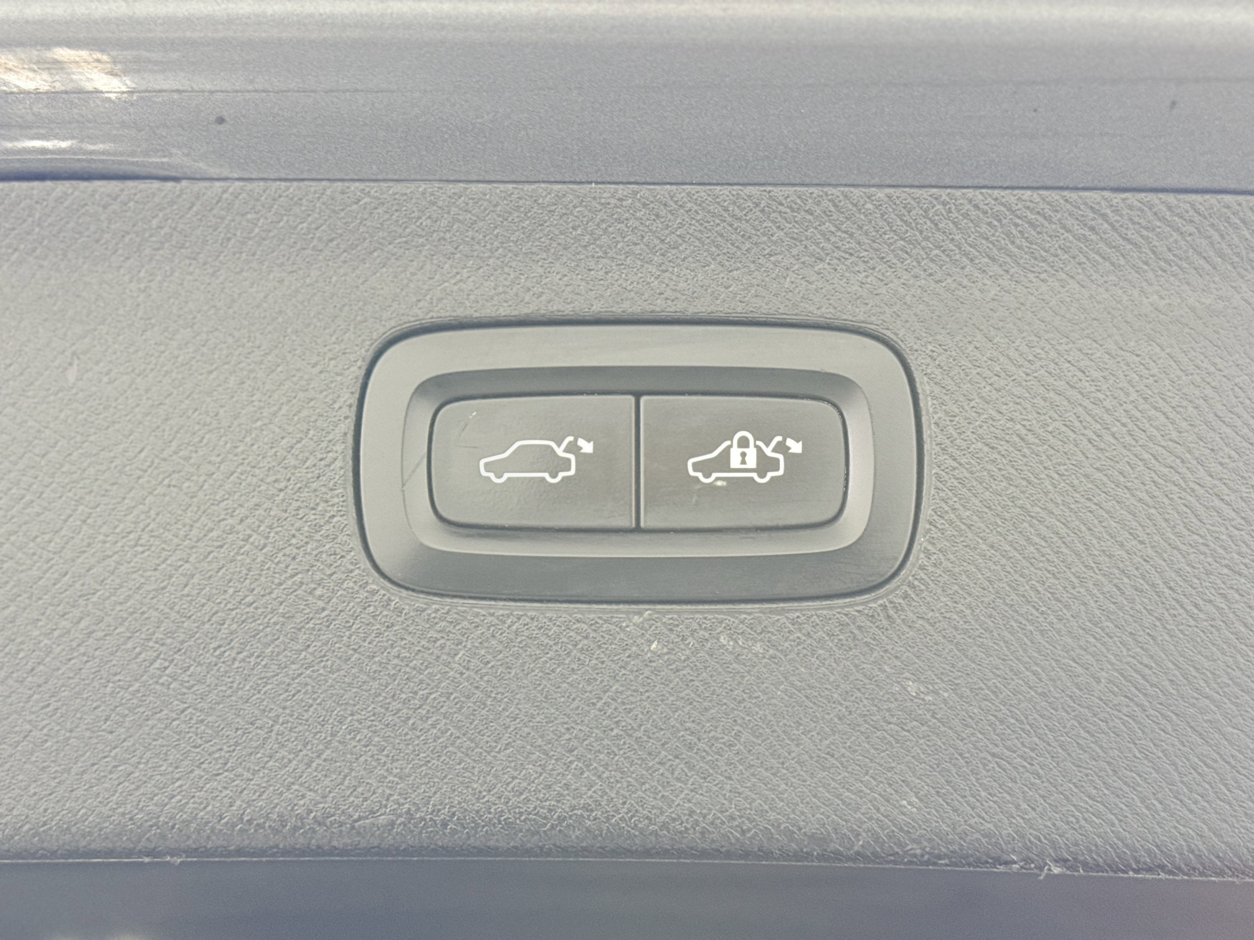 2017 Volvo XC90 Momentum