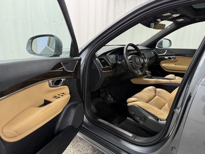 2017 Volvo XC90 Momentum