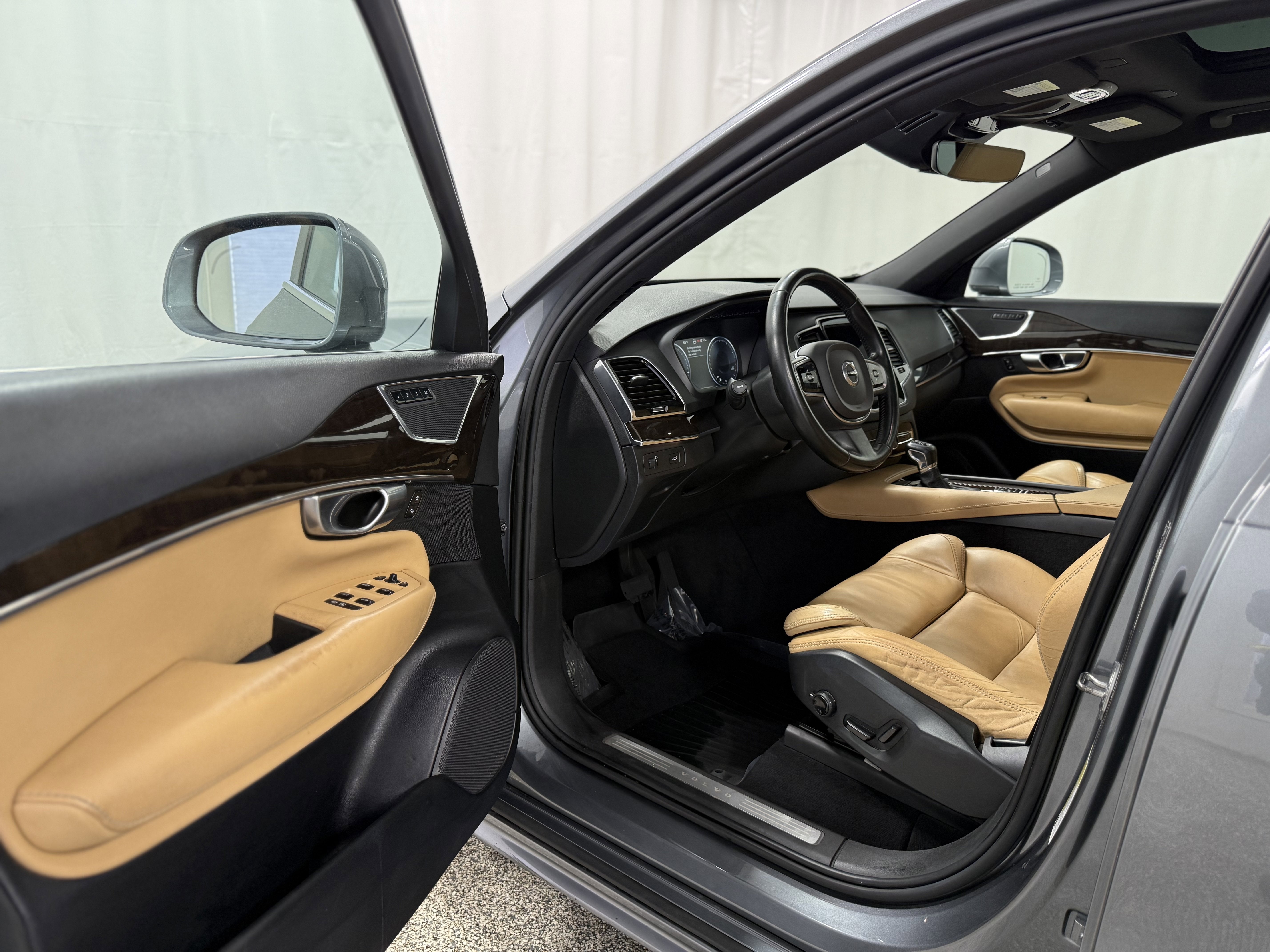 2017 Volvo XC90 Momentum