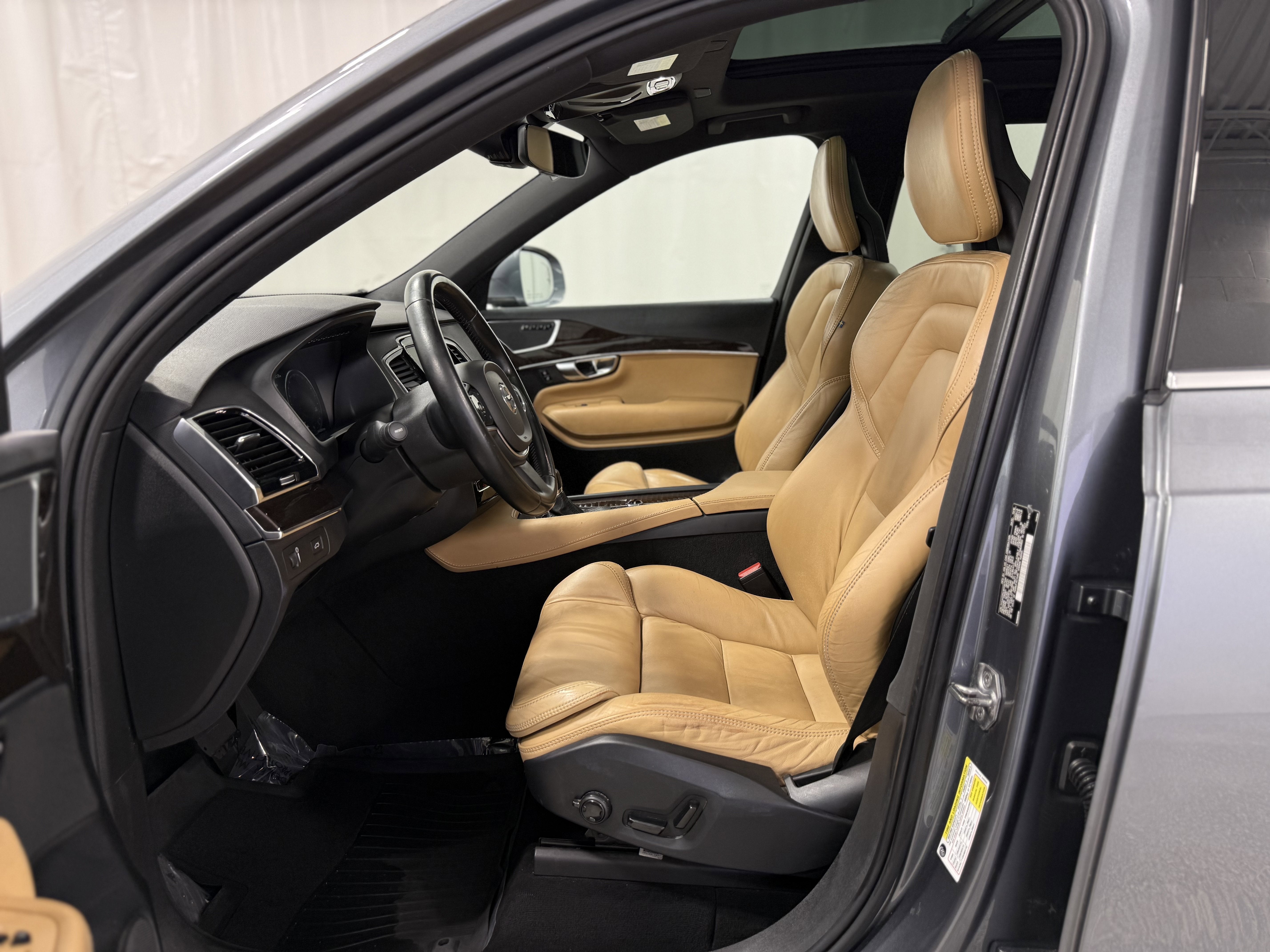 2017 Volvo XC90 Momentum