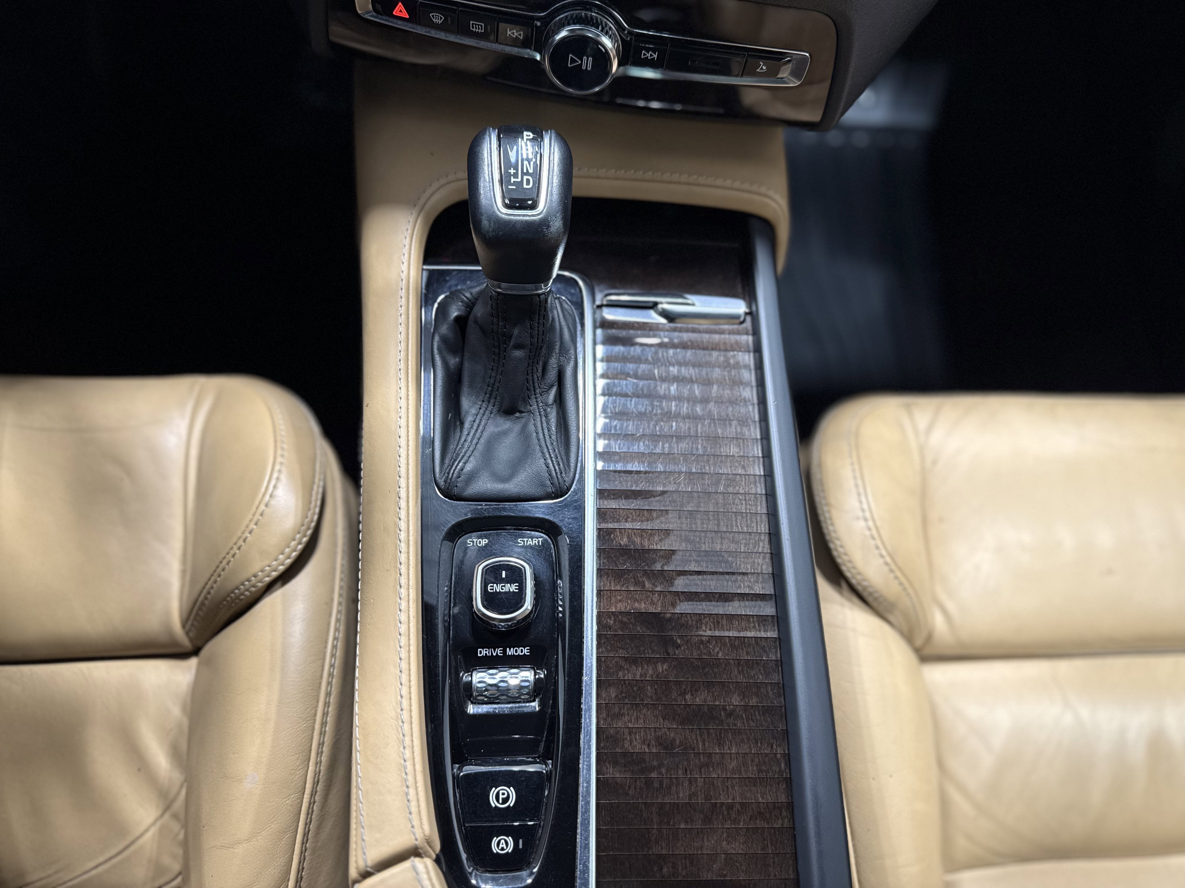 2017 Volvo XC90 Momentum